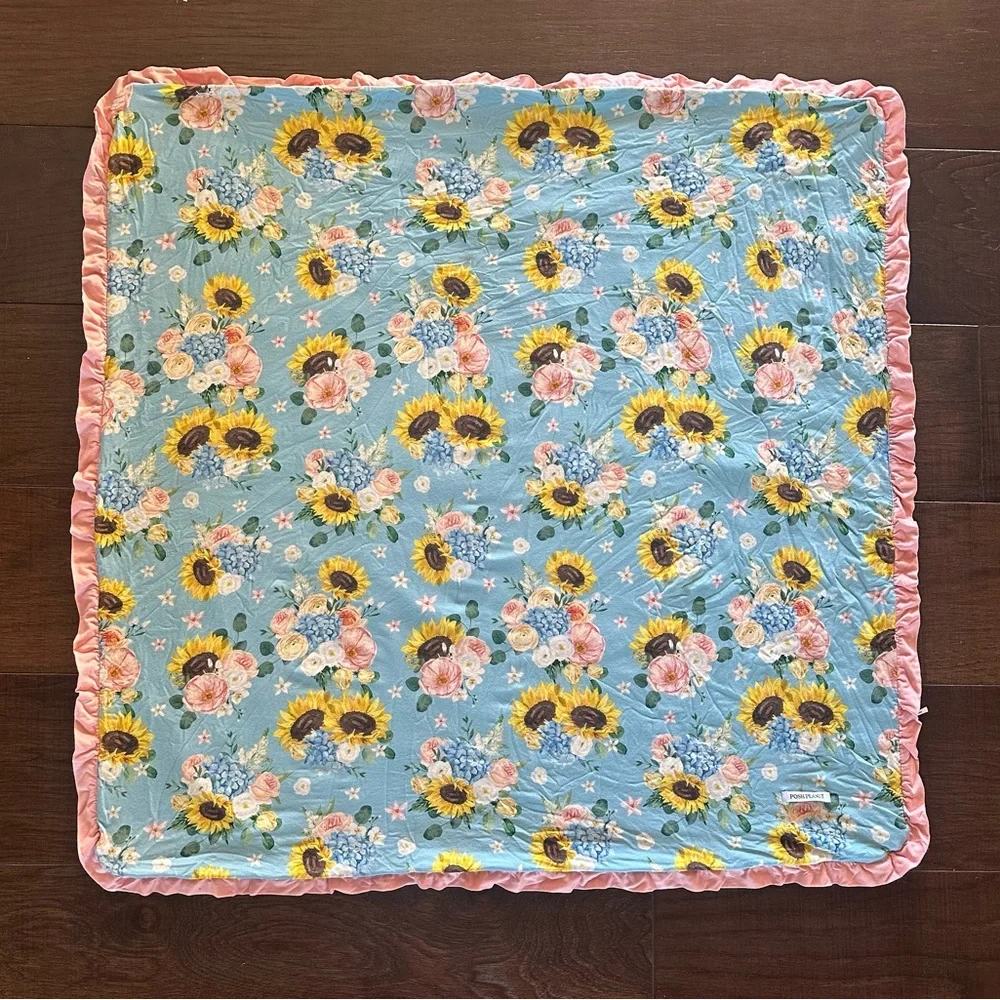 Teresa Marie Minky Ruffled
Luxette Patoo® Blanket - Picture 2 of 5